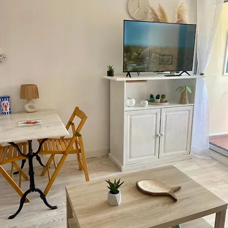 A 200 M De La Renove Avec Loggia אגדה
